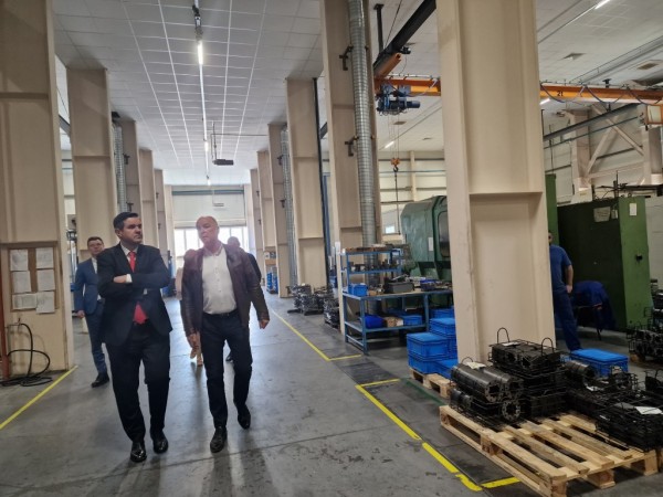 Служебният министър на икономиката Никола Стоянов посети Казанлък по покана на кмета Галина Стоянова