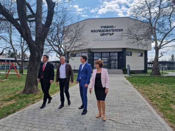 Служебният министър на икономиката Никола Стоянов посети Казанлък по покана на кмета Галина Стоянова