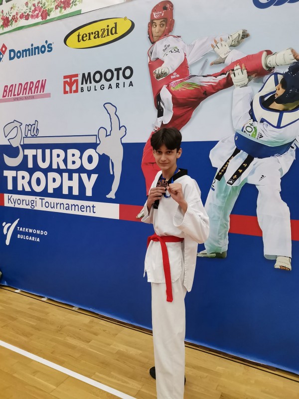 С общо 16 медала се завърнаха таекуондистите ни от международния турнир в Горна Малина