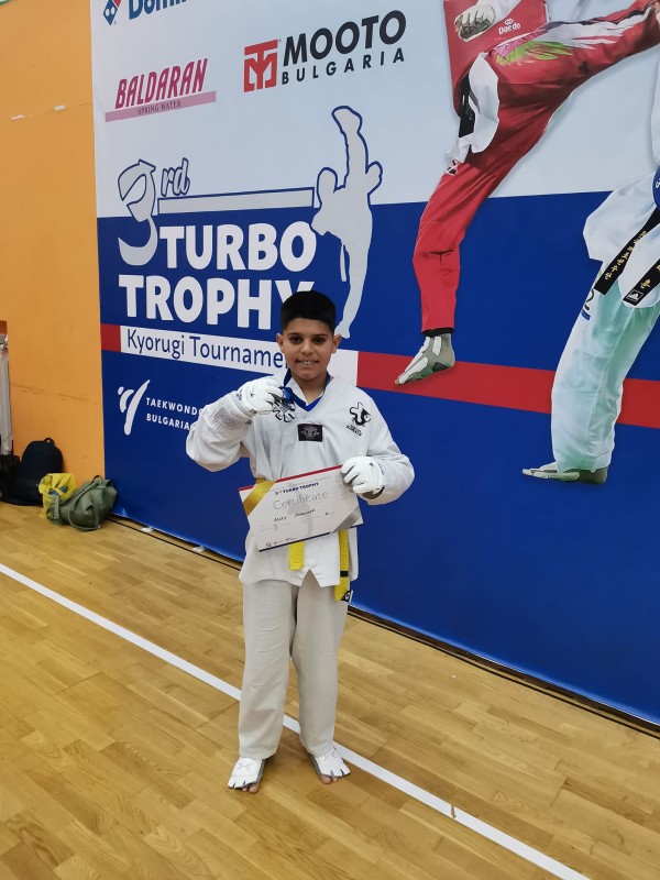 С общо 16 медала се завърнаха таекуондистите ни от международния турнир в Горна Малина