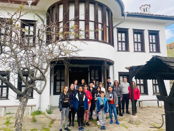 Учители и ученици от Механото посетиха партньорите си от ПГЛП „Райна Княгиня“ Хасково