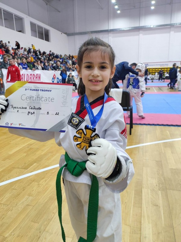 С общо 16 медала се завърнаха таекуондистите ни от международния турнир в Горна Малина