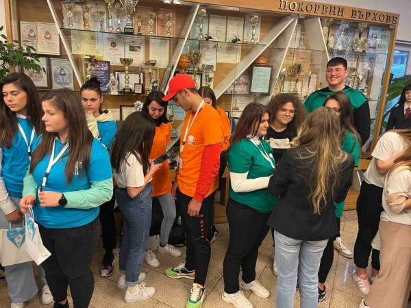 „Брайлово платно за незрящи“ донесе национална награда на Йоана Говедарова от ПГЛПТ