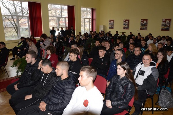 Наградиха най-добрите хаджиеновци от състезанието на Арсенал, което сложи финала на Месеца на професиите