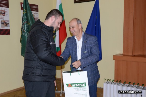 Наградиха най-добрите хаджиеновци от състезанието на Арсенал, което сложи финала на Месеца на професиите