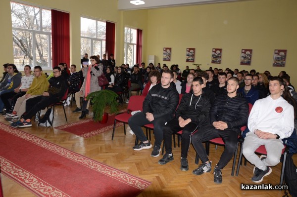 Наградиха най-добрите хаджиеновци от състезанието на Арсенал, което сложи финала на Месеца на професиите