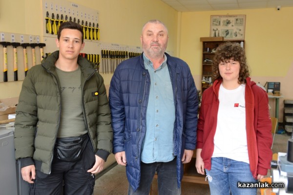 Наградиха най-добрите хаджиеновци от състезанието на Арсенал, което сложи финала на Месеца на професиите