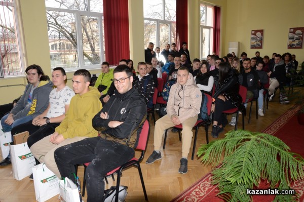 Наградиха най-добрите хаджиеновци от състезанието на Арсенал, което сложи финала на Месеца на професиите