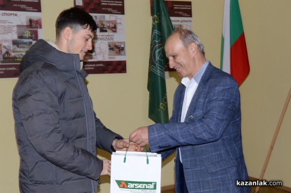 Наградиха най-добрите хаджиеновци от състезанието на Арсенал, което сложи финала на Месеца на професиите