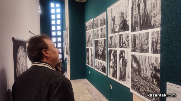 Фотографският тандем Александър Иванов и Илиян Мичев разкри житието на стария бук и отвъд