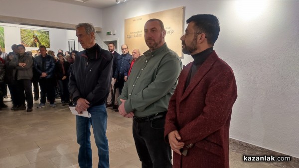 Фотографският тандем Александър Иванов и Илиян Мичев разкри житието на стария бук и отвъд