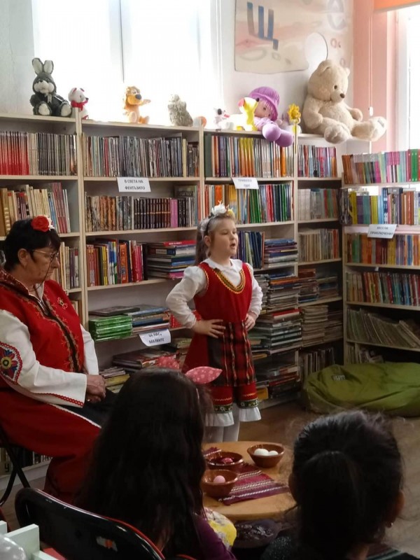 Традиции и обичаи за Лазаровден, Цветница и Великден пресъздадоха малчугани от Казанлък  