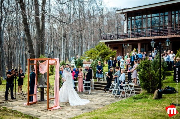 Сбъднете вашата мечтана сватба сред магията на Балкана и уюта на хотел Еделвайс