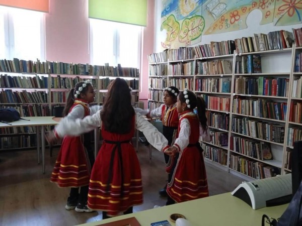 Традиции и обичаи за Лазаровден, Цветница и Великден пресъздадоха малчугани от Казанлък  