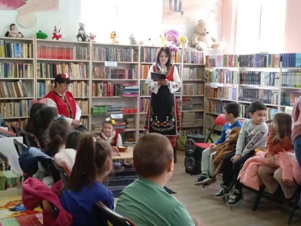 Традиции и обичаи за Лазаровден, Цветница и Великден пресъздадоха малчугани от Казанлък  