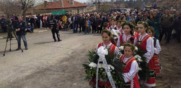 С тържествена церемония откриха Ясеновският войнишки паметник 
