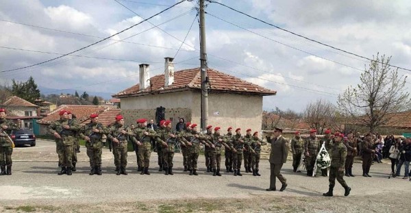 С тържествена церемония откриха Ясеновският войнишки паметник 