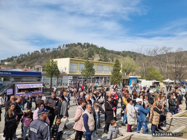 Вицепрезидентът Илияна Йотова бе гост на празника на Мъглиж днес