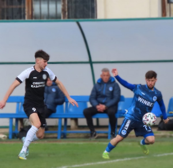 С категорична победа Розите надиграха “Черноморец“