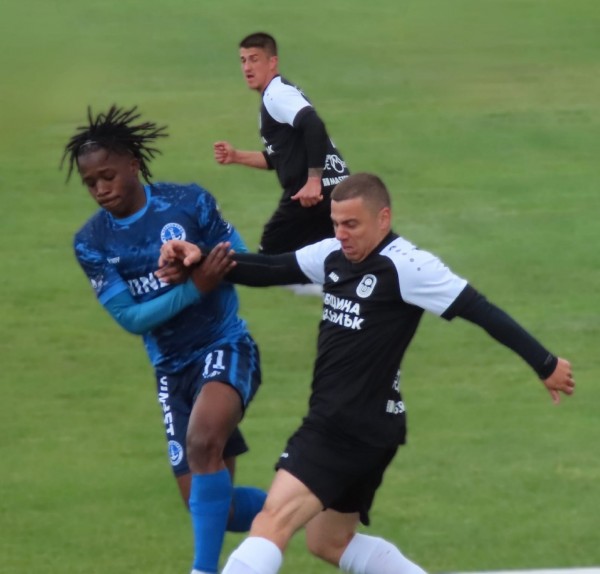 С категорична победа Розите надиграха “Черноморец“