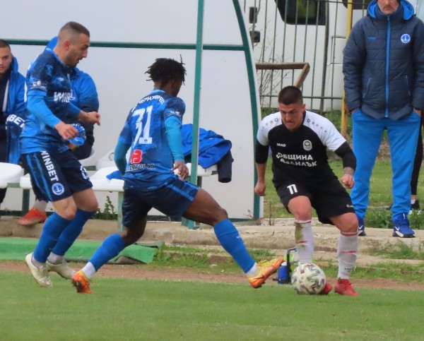 С категорична победа Розите надиграха “Черноморец“