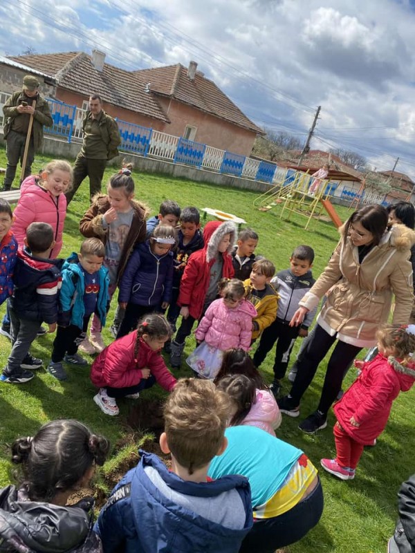 Малчугани и лесовъди от ДЛС “Мазалат” залесяваха в Седмицата на гората 