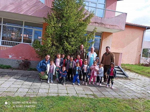 Малчугани и лесовъди от ДЛС “Мазалат” залесяваха в Седмицата на гората 