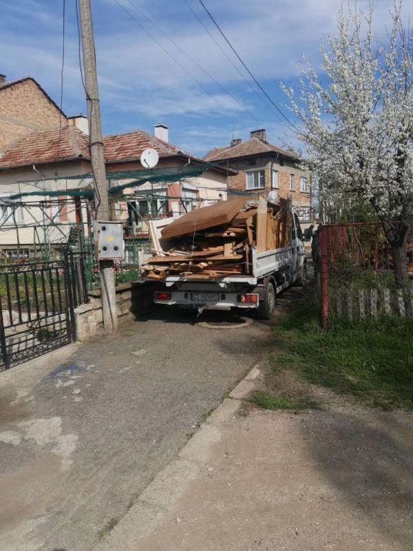 Казанлъчани изхвърлиха рекордните 137 490 кг. ненужни вещи и дрехи