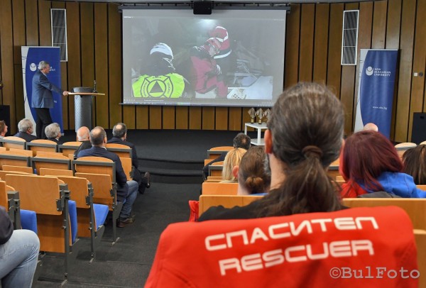 Отличиха казанлъчанинът Тодор Иванов, който бе част от пещерните доброволци след земетресенията в Турция