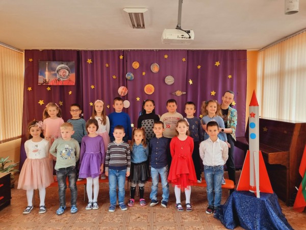 ДГ “Юрий Гагарин“ отбеляза патронния си празник с “космическо“ тържество