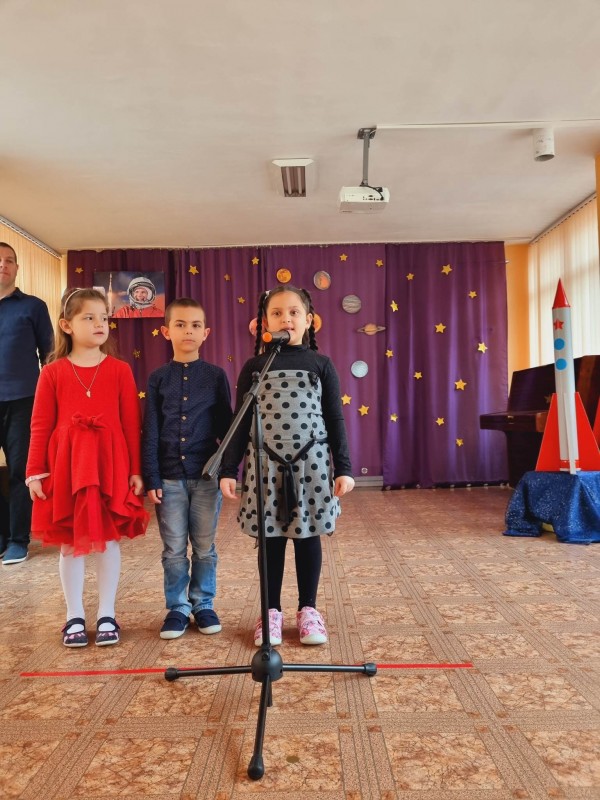 ДГ “Юрий Гагарин“ отбеляза патронния си празник с “космическо“ тържество