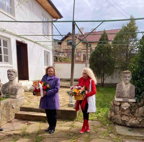 Община Казанлък, кметове и служители на Горското садиха дръвчета с благородна цел 