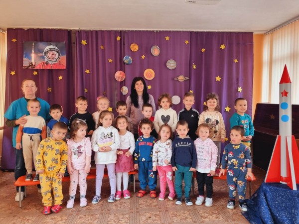 ДГ “Юрий Гагарин“ отбеляза патронния си празник с “космическо“ тържество