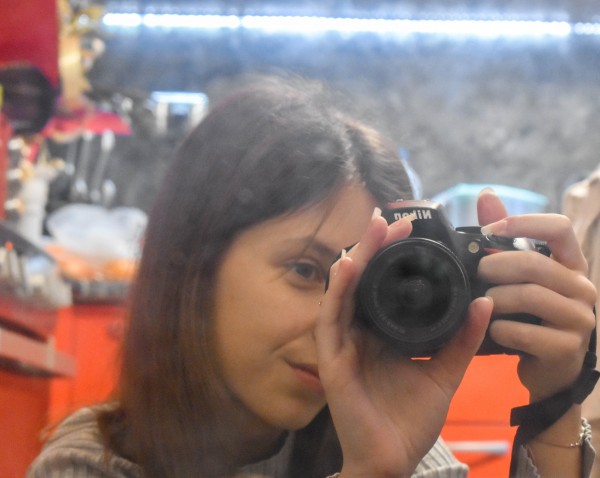 Фотография на ученичка от ПГЛПТ в топ 10 в конкурса “Красивото във физиката“