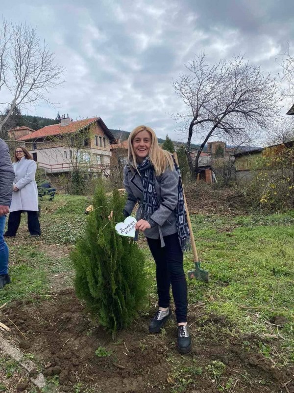 Община Казанлък, кметове и служители на Горското садиха дръвчета с благородна цел 