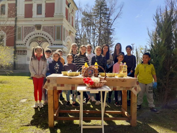 На Велики четвъртък отново бе спазена традицията в Шипченския манастир “Рождество Христово“ 