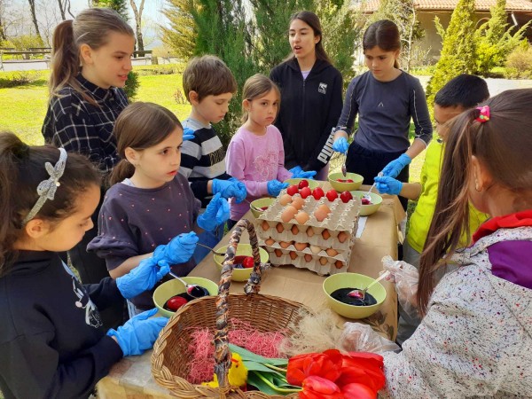 На Велики четвъртък отново бе спазена традицията в Шипченския манастир “Рождество Христово“ 