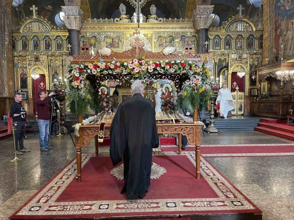 Митрополит Киприан: Всички сме в очакване на чудото - слизането на Благодатния огън