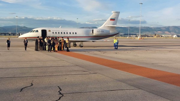 Благодатният огън пристигна в България