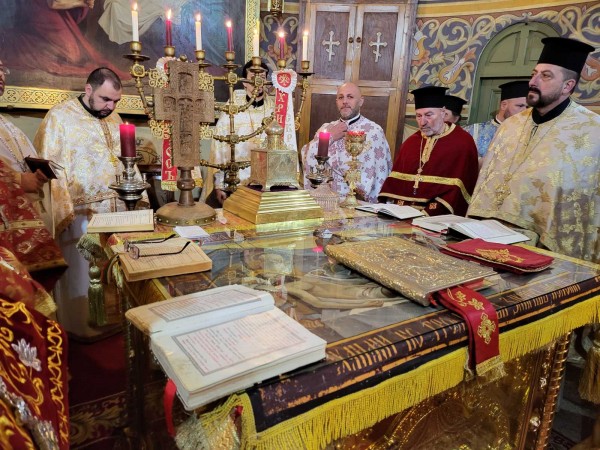 На Светли понеделник - митрополит Киприан служи в храм-паметника “Рождество Христово”