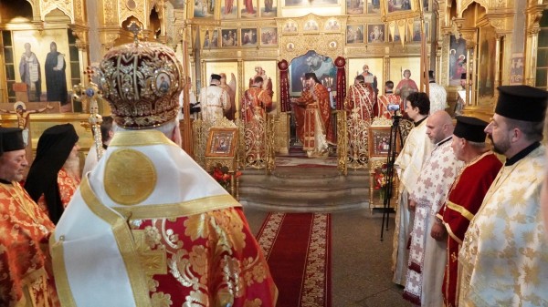 На Светли понеделник - митрополит Киприан служи в храм-паметника “Рождество Христово”