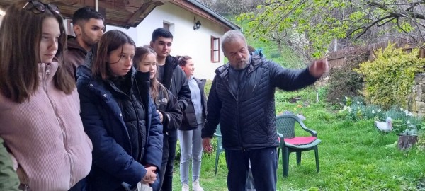 Младите художници от “Арт линия“ се завърнаха от пролетния пленер в село Яковци