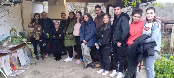Младите художници от “Арт линия“ се завърнаха от пролетния пленер в село Яковци