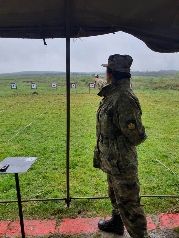 Стремци първи в шампионат по стрелба между формированията на Сухопътните войски