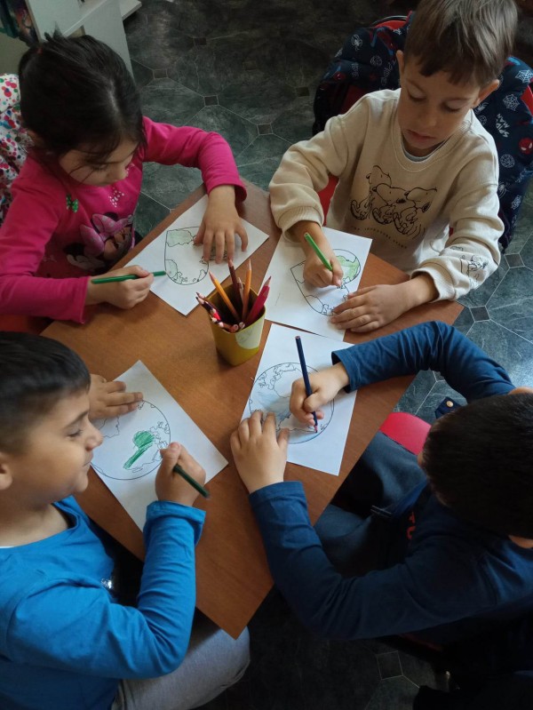 Малчугани от ДГ „Здравец“ се включиха в арт ателие „Пази и обичай нашата Земя”
