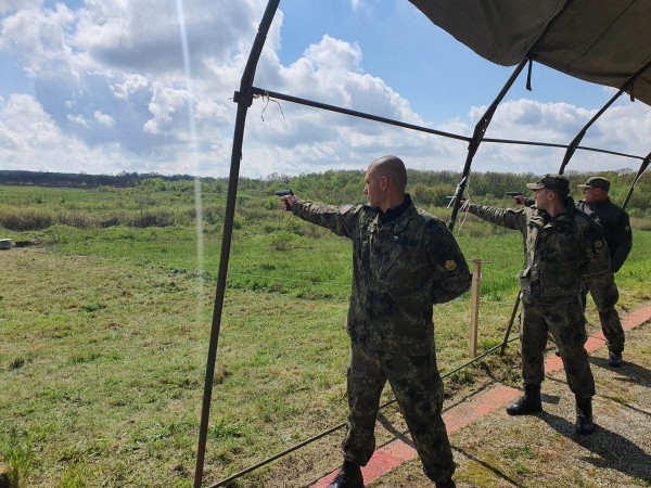 Стремци първи в шампионат по стрелба между формированията на Сухопътните войски