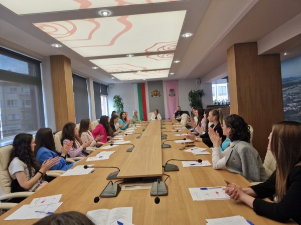 Над 20 момичета ще се борят за короната на Царица Роза 2023