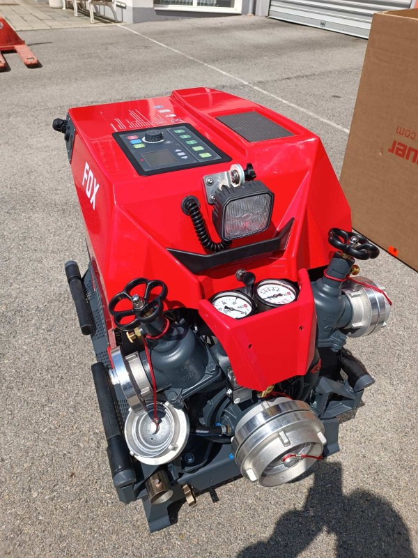 Пожарната в Казанлък получи нова мотопомпа и 4 щурмови стълби