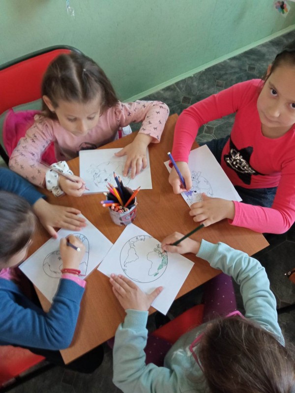 Малчугани от ДГ „Здравец“ се включиха в арт ателие „Пази и обичай нашата Земя”