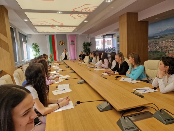 Над 20 момичета ще се борят за короната на Царица Роза 2023